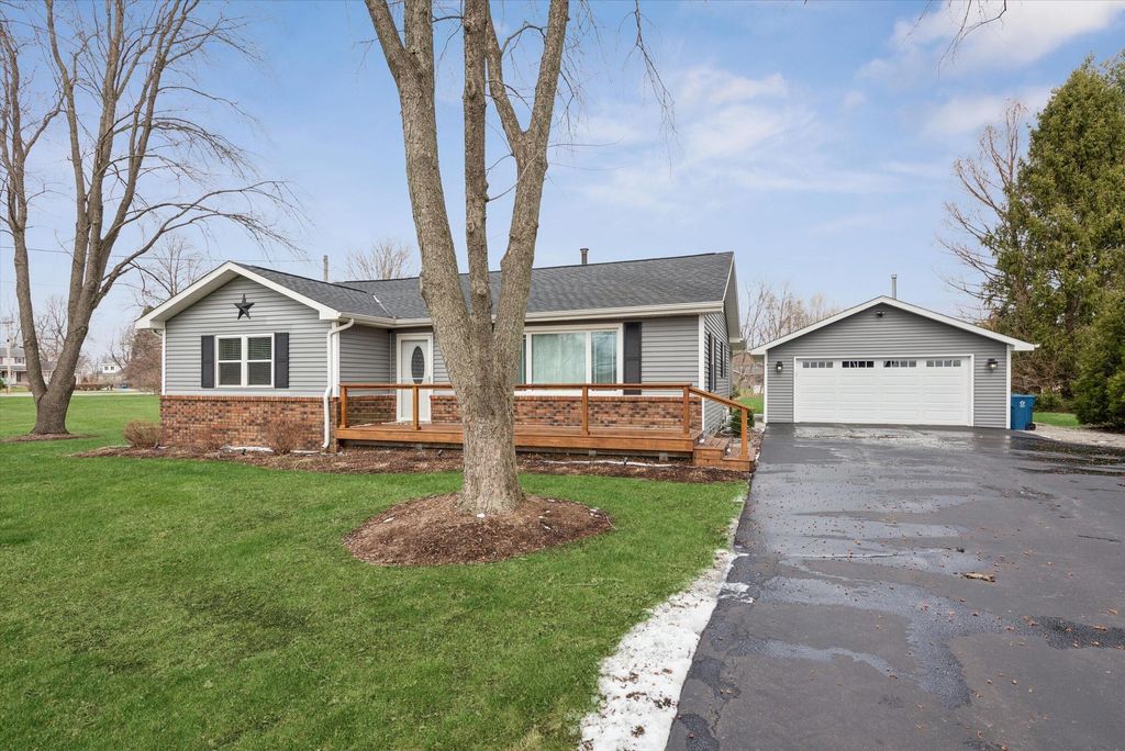 Photo of 157 E 700 S, Kouts, IN 46347 (MLS # 835819)