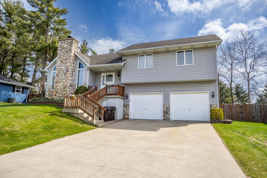 Photo of 15 Vine Drive, Hebron, IN 46341 (MLS # 837015)