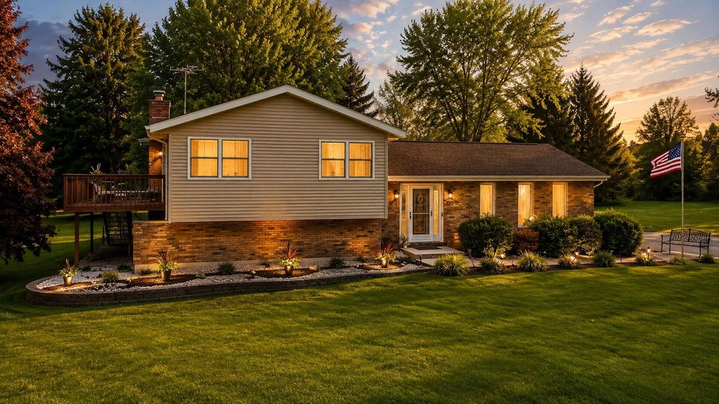 Photo of 120 W 850 N, Valparaiso, IN 46385 (MLS # 840813)