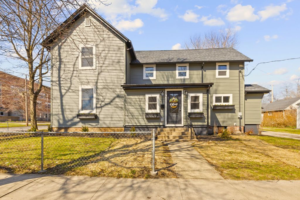 Photo of 101 Erie Street, Valparaiso, IN 46383 (MLS # 835776)