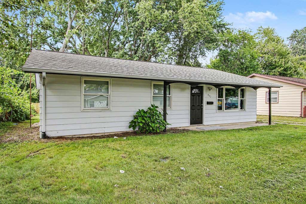 Photo of 933 Henry Street, Michigan City, IN 46360 (MLS # 844332)