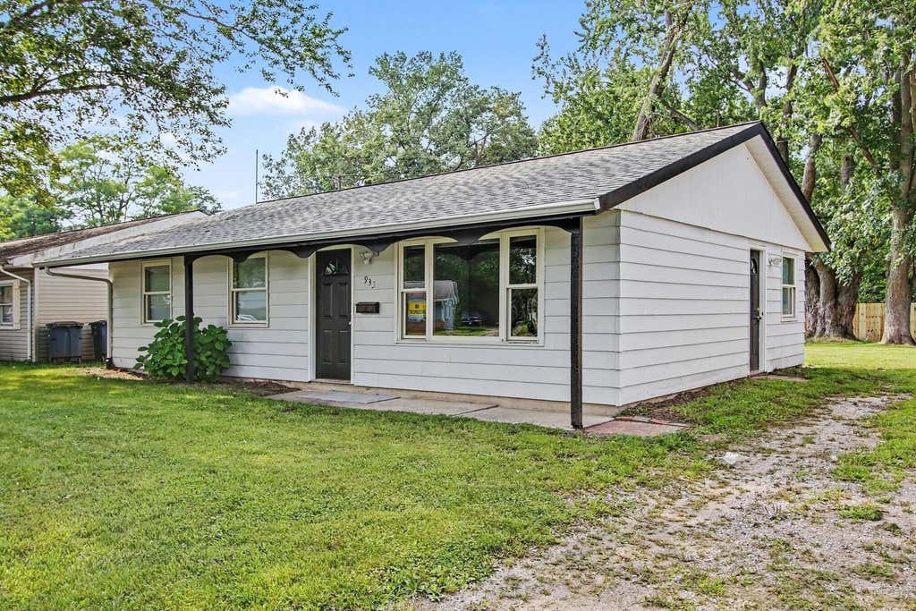 Photo of 933 Henry Street, Michigan City, IN 46360 (MLS # 844332)