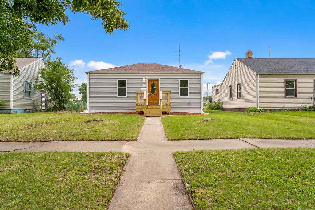 Photo of 271 Lincoln Street, Gary, IN 46402 (MLS # 841000)