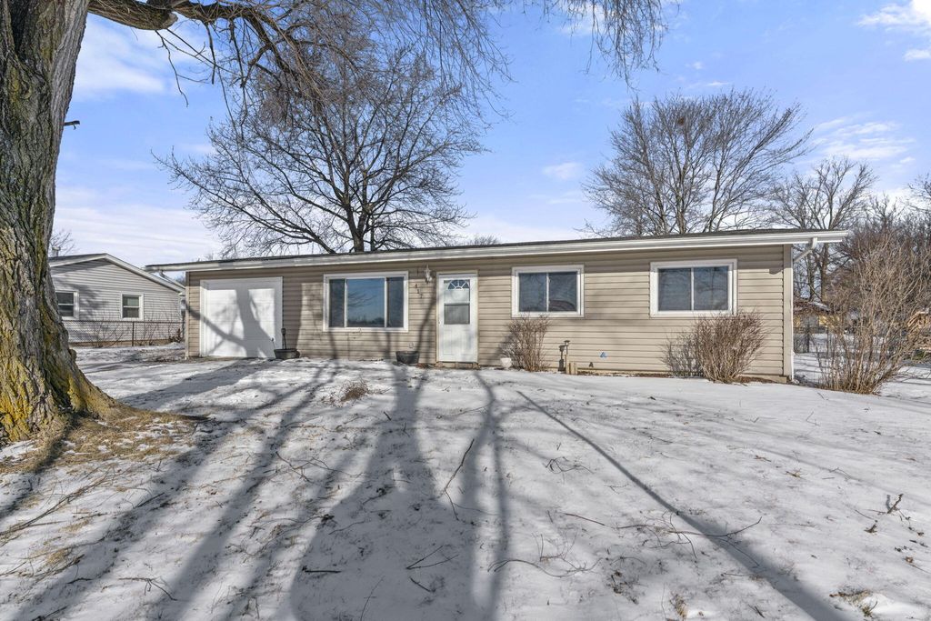 Photo of 417 W 600 N, Valparaiso, IN 46385 (MLS # 833133)