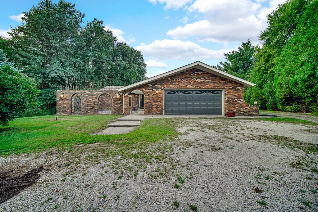 Photo of 435 W 300 S, Valparaiso, IN 46385 (MLS # 845393)
