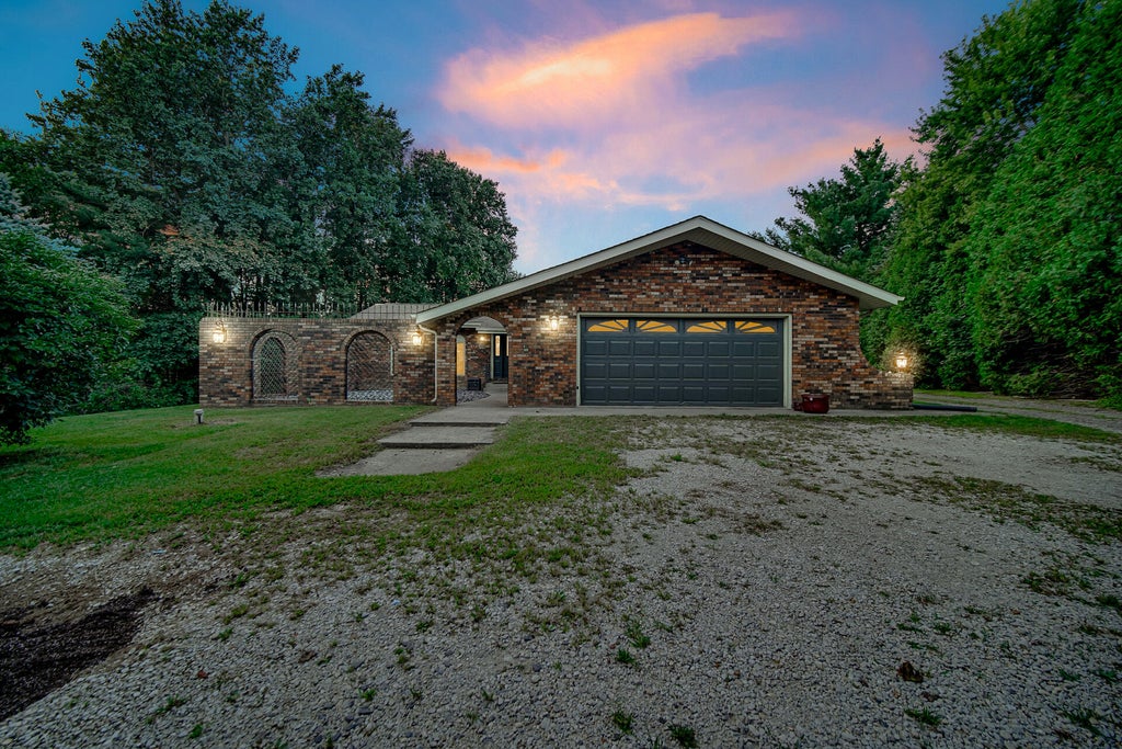 Photo of 435 W 300 S, Valparaiso, IN 46385 (MLS # 845393)