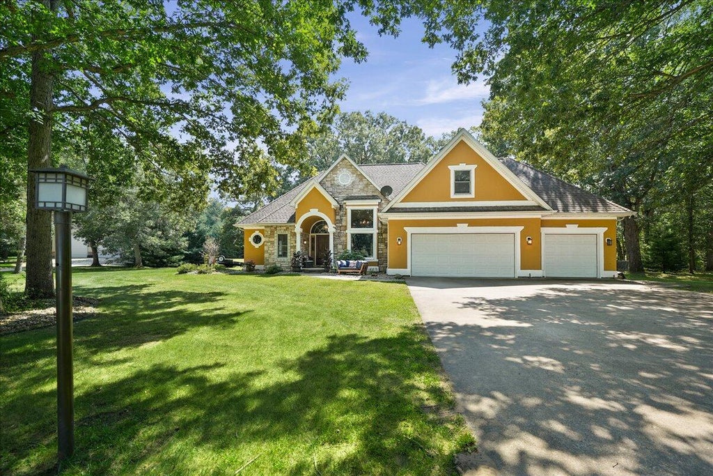 Photo of 11349 N Oak Court, Wheatfield, IN 46392 (MLS # 844535)