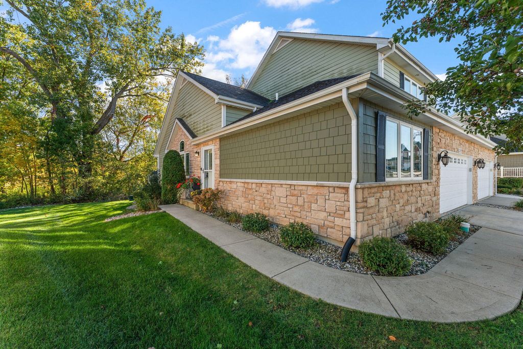 Photo of 2335 Legend Circle E, Chesterton, IN 46304 (MLS # 829923)