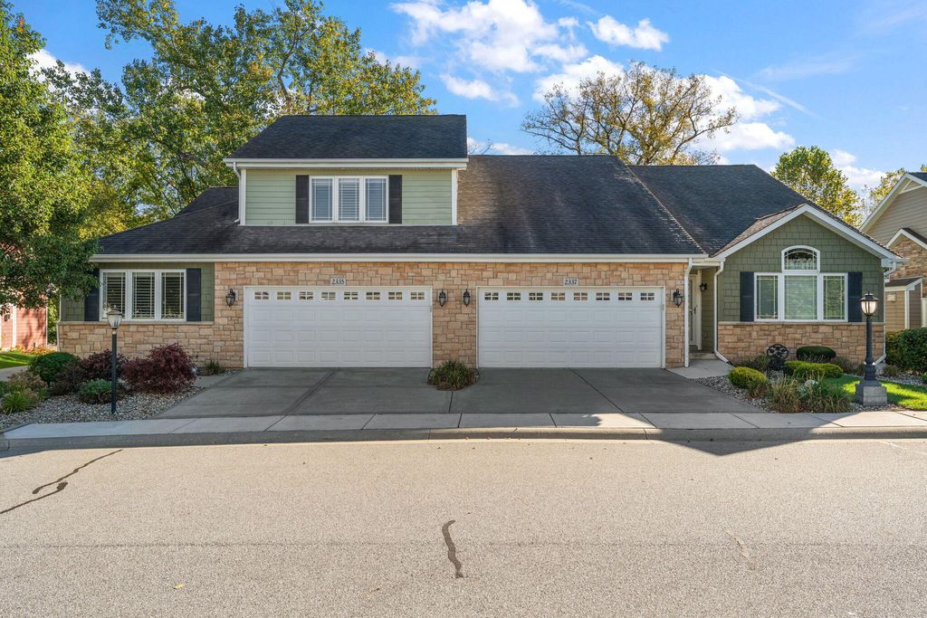 Photo of 2335 Legend Circle E, Chesterton, IN 46304 (MLS # 829923)