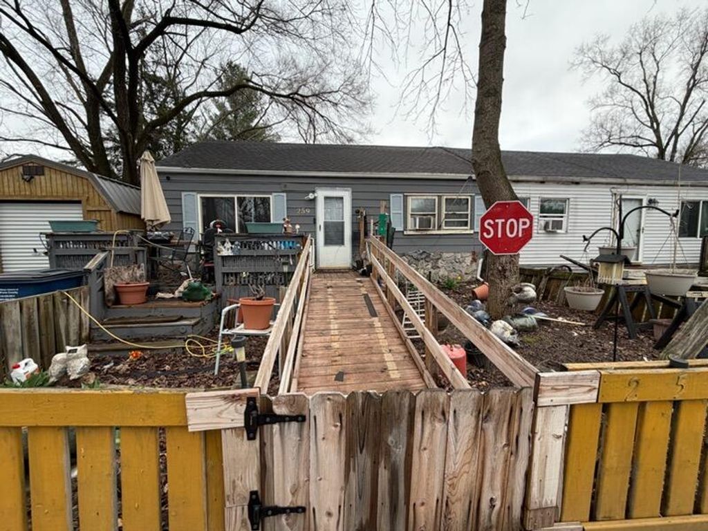 Photo of 259 S Ivanhoe Road, Kingsford Heights, IN 46346 (MLS # 836162)