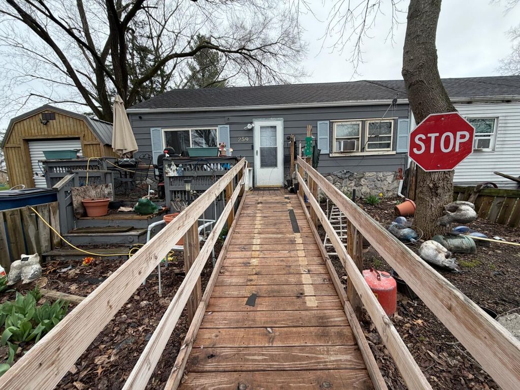 Photo of 259 S Ivanhoe Road, Kingsford Heights, IN 46346 (MLS # 836162)