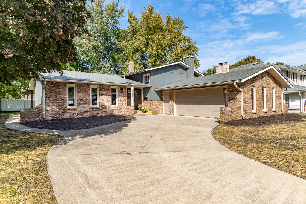 Photo of 1325 Azalea Drive, Munster, IN 46321 (MLS # 829466)