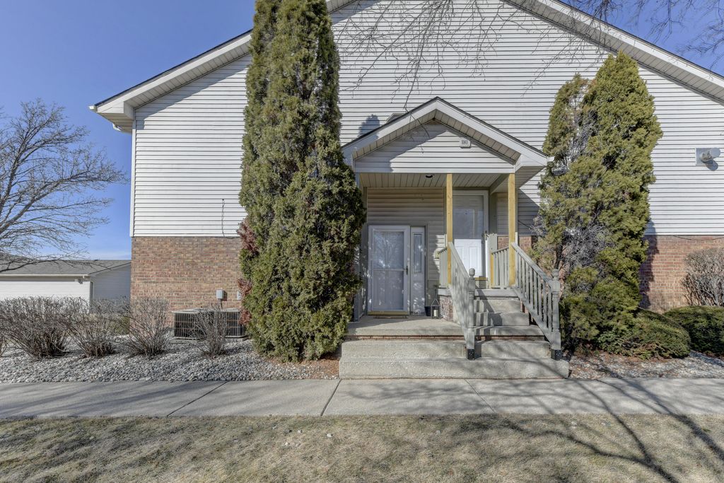 Photo of 9902 Parkway Drive, Highland, IN 46322 (MLS # 834559)