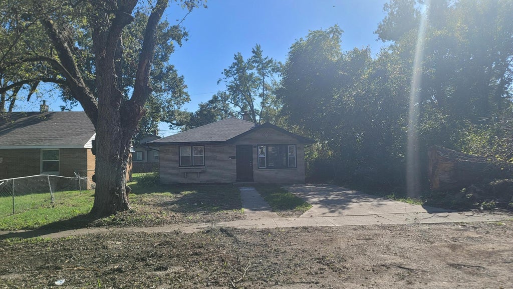 Photo of 631 E 46th Avenue, Gary, IN 46409 (MLS # 846794)