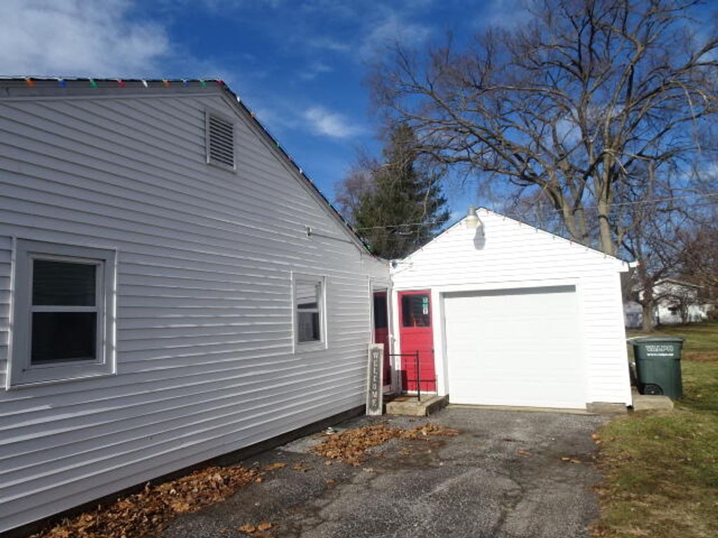 Photo of 1001 E Chicago Street, Valparaiso, IN 46383 (MLS # 832719)