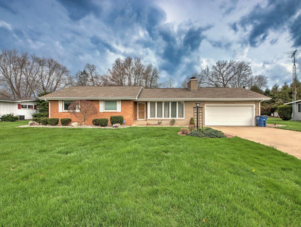 Photo of 136 Country Club Drive, La Porte, IN 46350 (MLS # 837117)