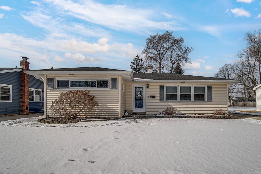 Photo of 7742 Catalpa Avenue, Hammond, IN 46324 (MLS # 833862)