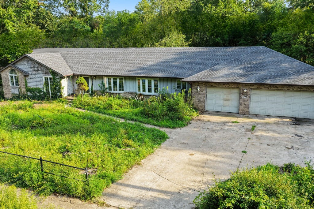 Photo of 1776 Indian Boundary Road, Chesterton, IN 46304 (MLS # 844190)