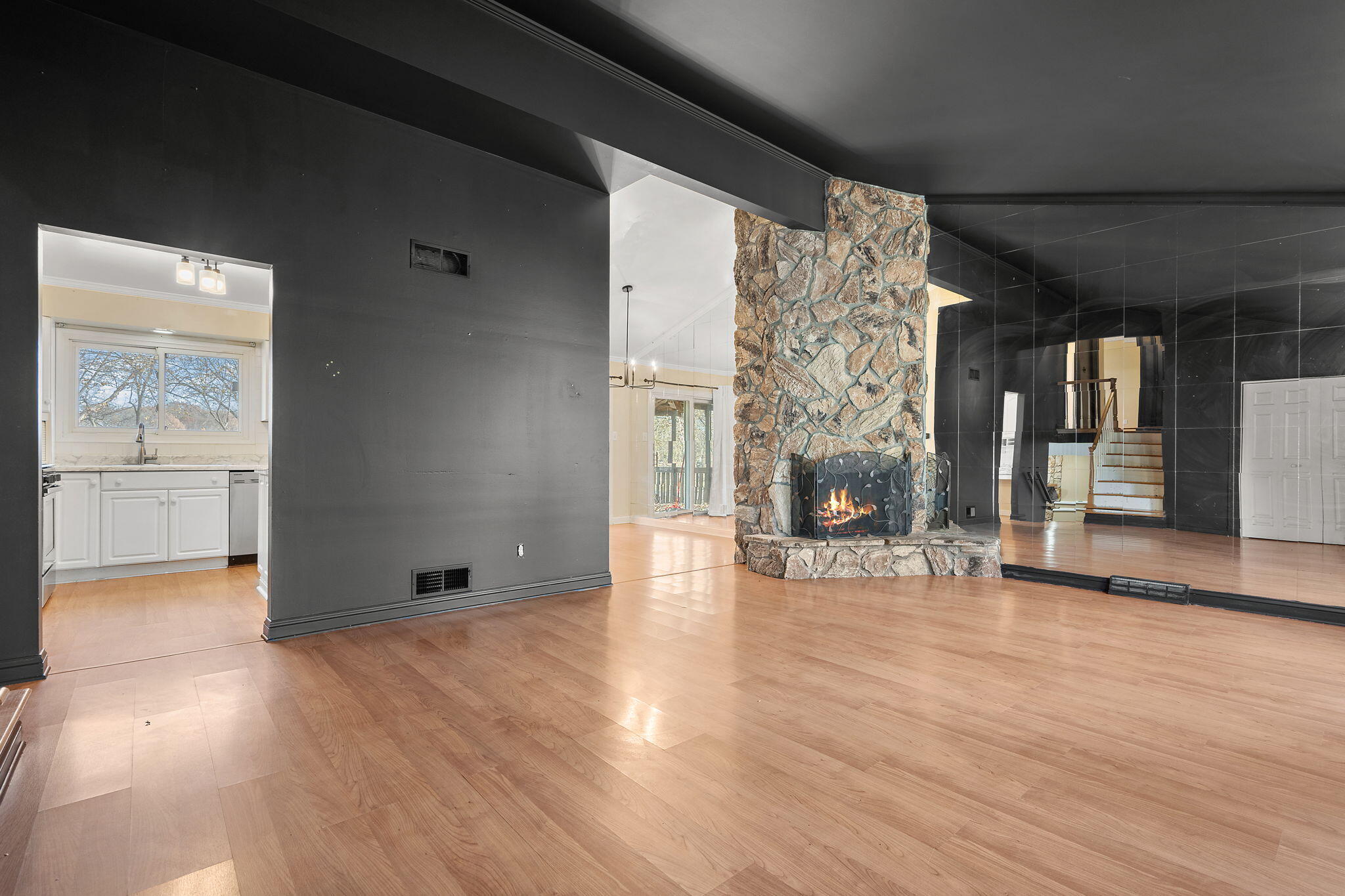 1586 Sunnyslope Drive