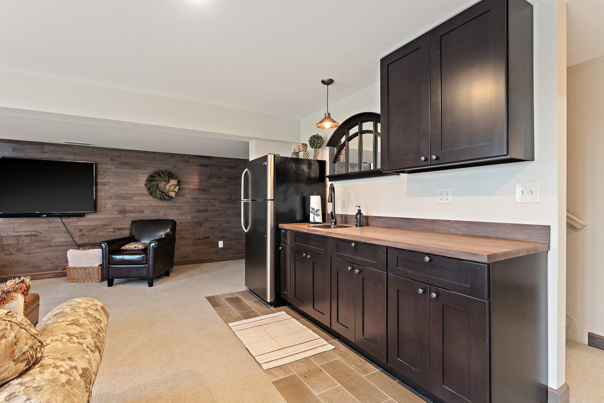 Valparaiso, Indiana 46383, United States, 5 Bedrooms Bedrooms, ,3 BathroomsBathrooms,Residential,Pending,119985