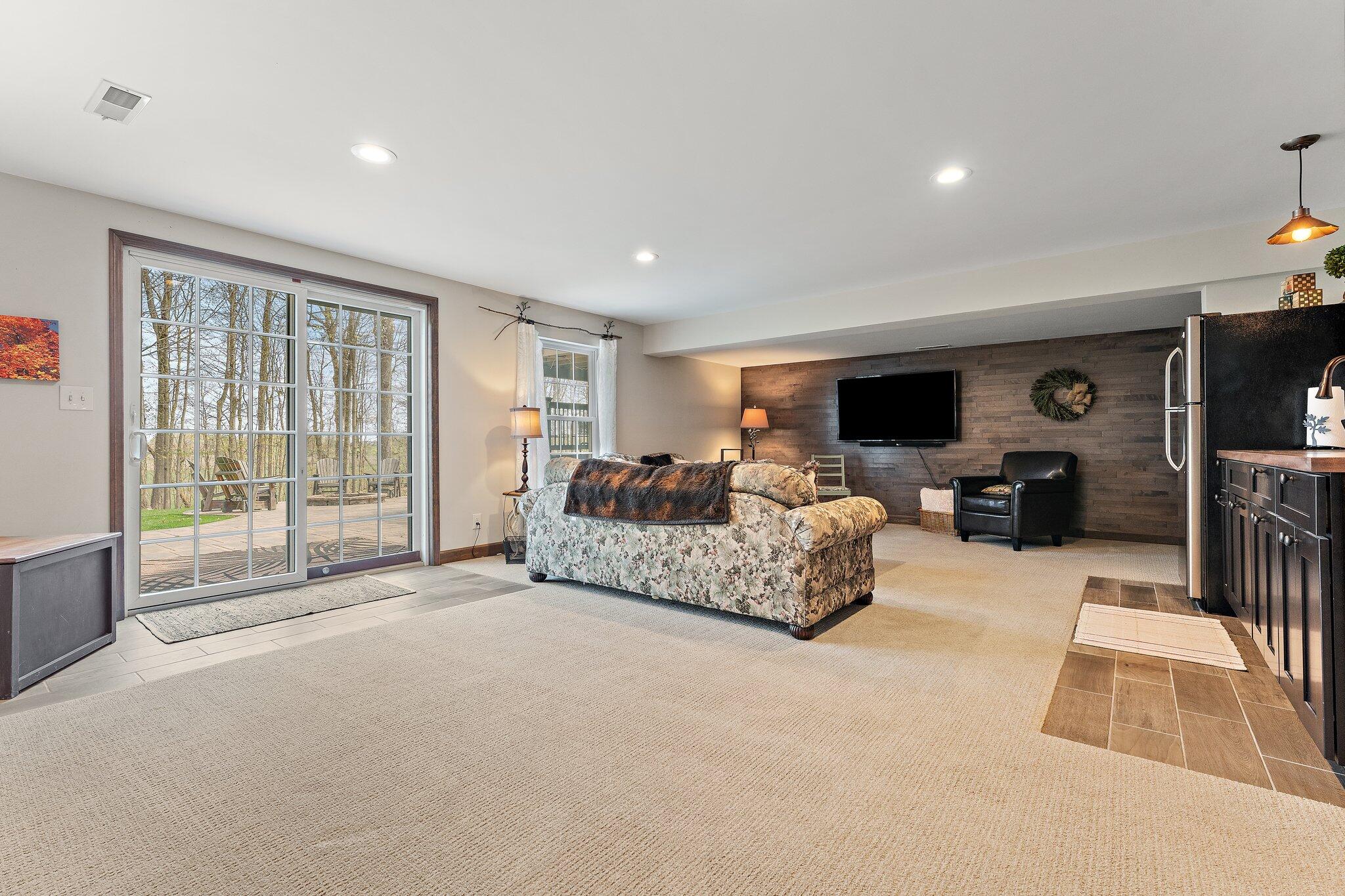 Valparaiso, Indiana 46383, United States, 5 Bedrooms Bedrooms, ,3 BathroomsBathrooms,Residential,Pending,119985