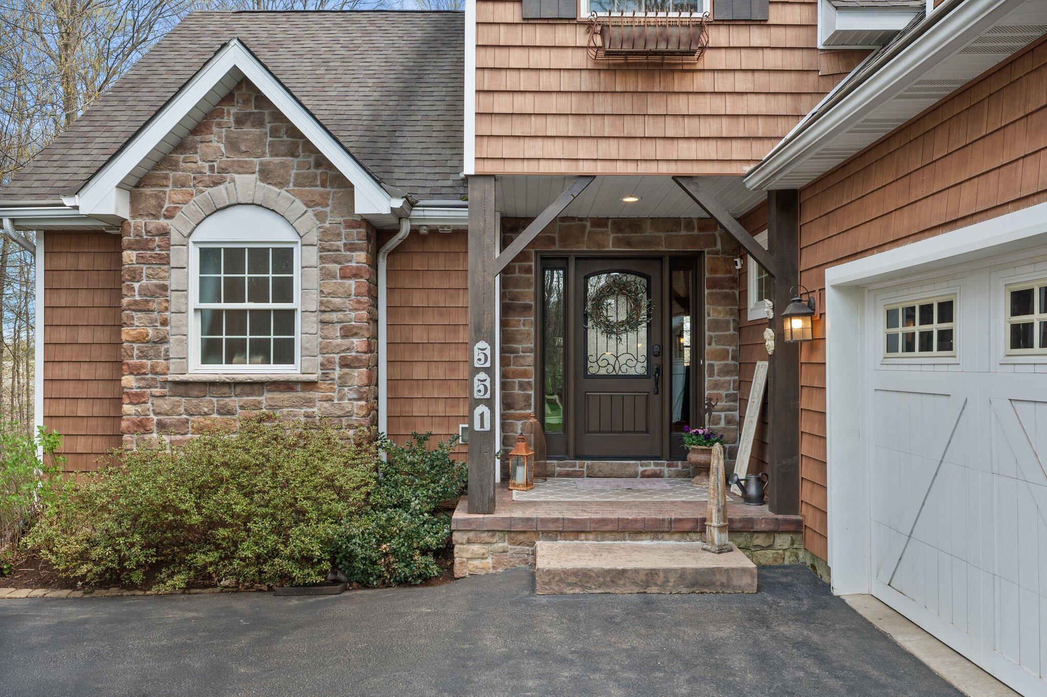 Valparaiso, Indiana 46383, United States, 5 Bedrooms Bedrooms, ,3 BathroomsBathrooms,Residential,Pending,119985