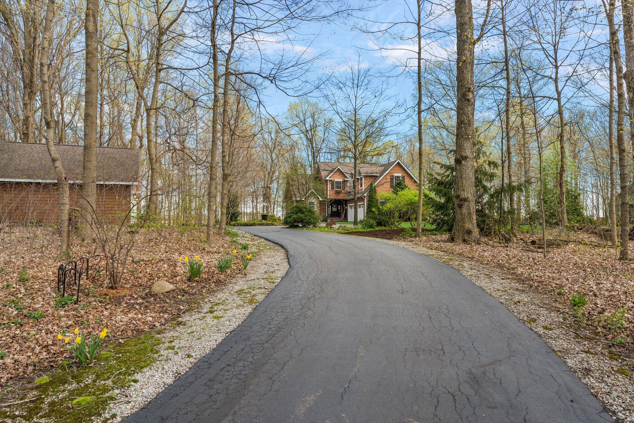 Valparaiso, Indiana 46383, United States, 5 Bedrooms Bedrooms, ,3 BathroomsBathrooms,Residential,Pending,119985