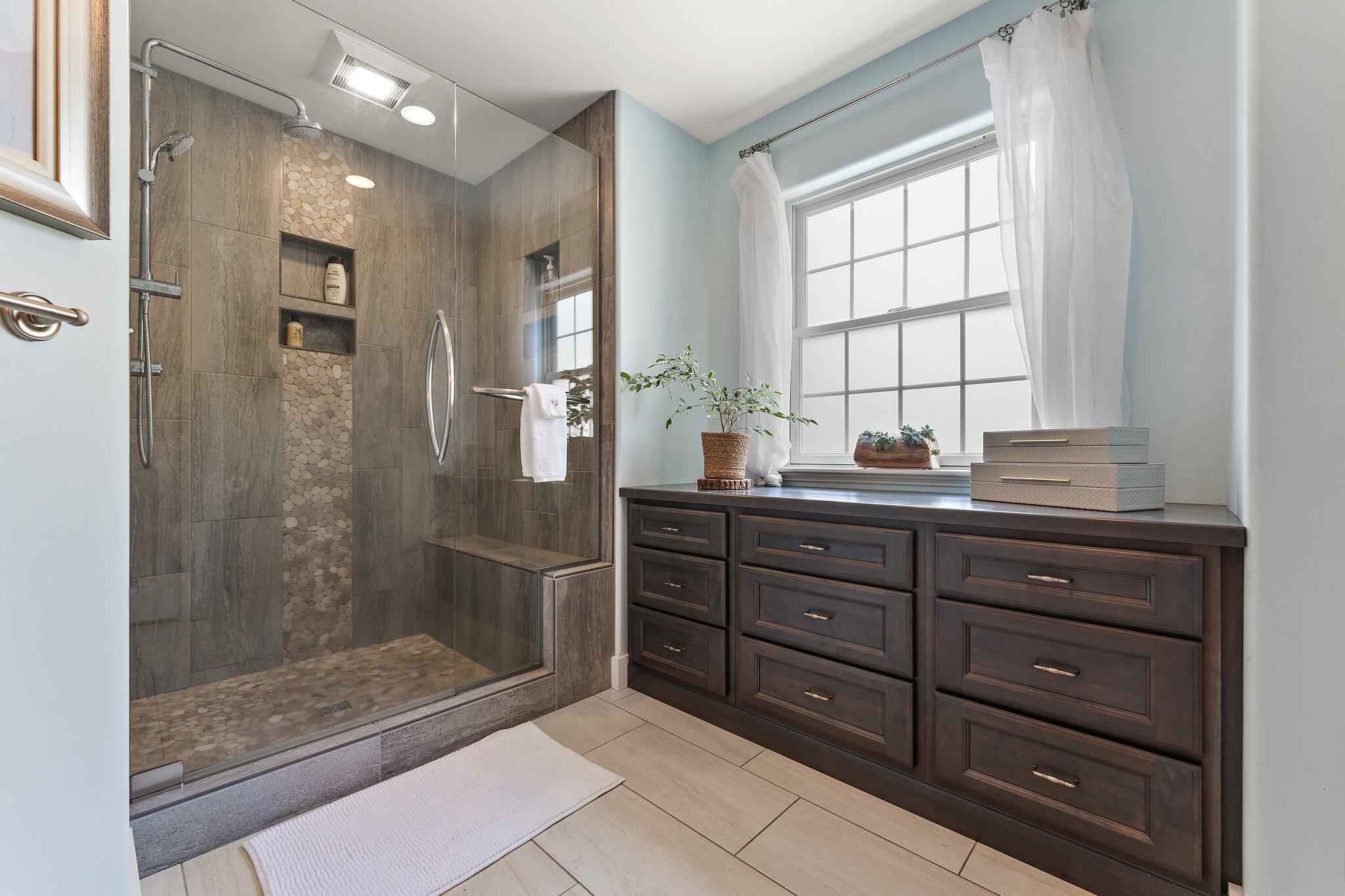 Valparaiso, Indiana 46383, United States, 5 Bedrooms Bedrooms, ,3 BathroomsBathrooms,Residential,Pending,119985