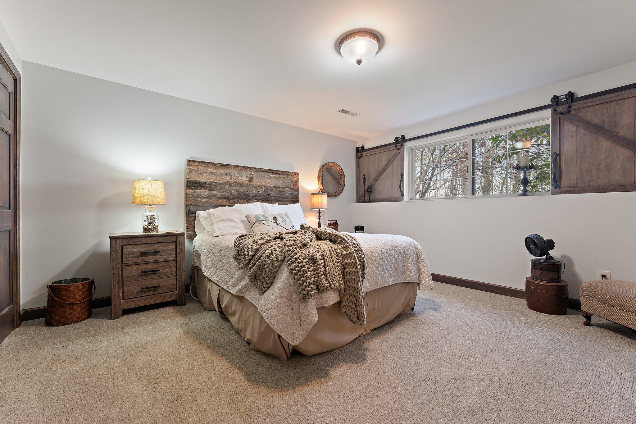 Valparaiso, Indiana 46383, United States, 5 Bedrooms Bedrooms, ,3 BathroomsBathrooms,Residential,Pending,119985