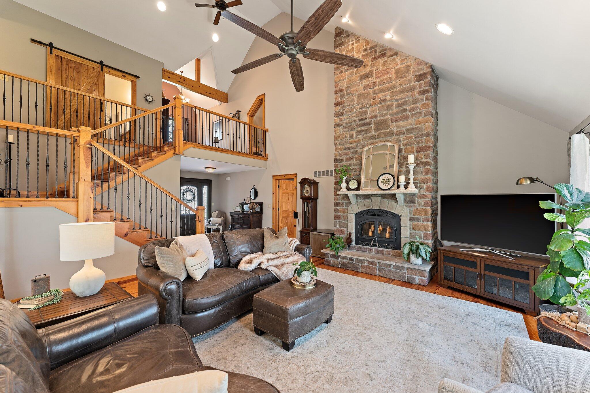 Valparaiso, Indiana 46383, United States, 5 Bedrooms Bedrooms, ,3 BathroomsBathrooms,Residential,Pending,119985