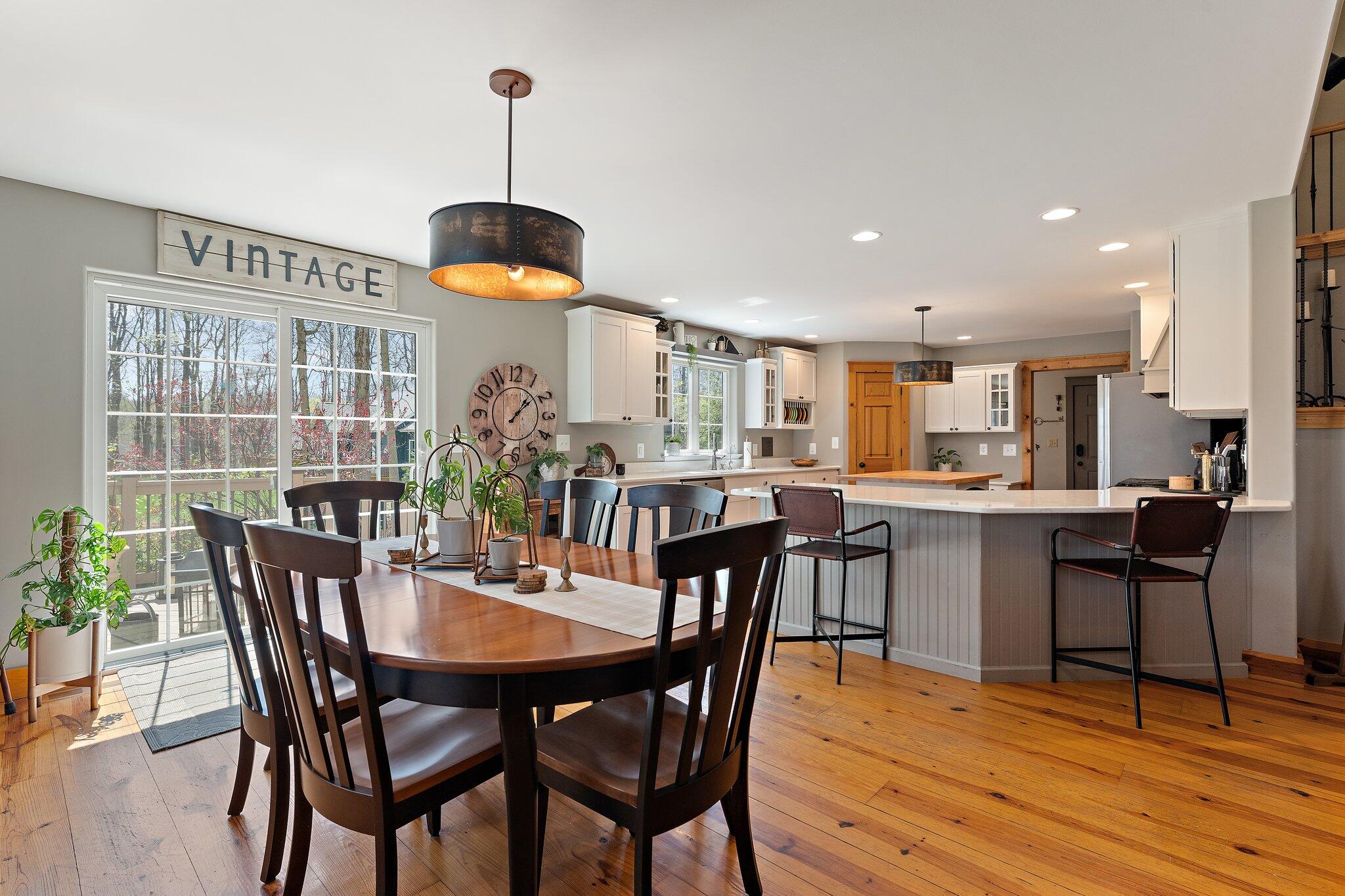 Valparaiso, Indiana 46383, United States, 5 Bedrooms Bedrooms, ,3 BathroomsBathrooms,Residential,Pending,119985