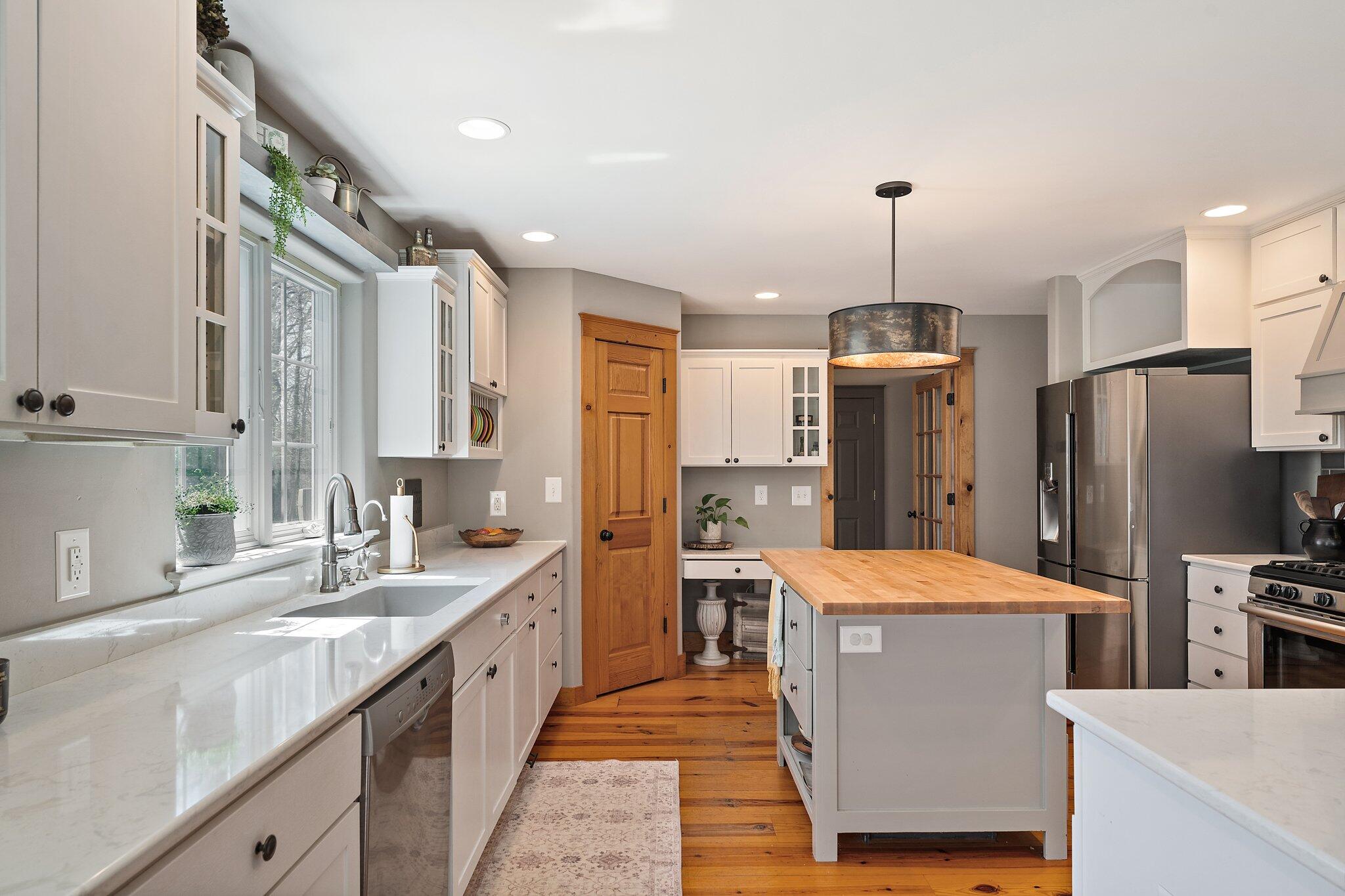 Valparaiso, Indiana 46383, United States, 5 Bedrooms Bedrooms, ,3 BathroomsBathrooms,Residential,Pending,119985