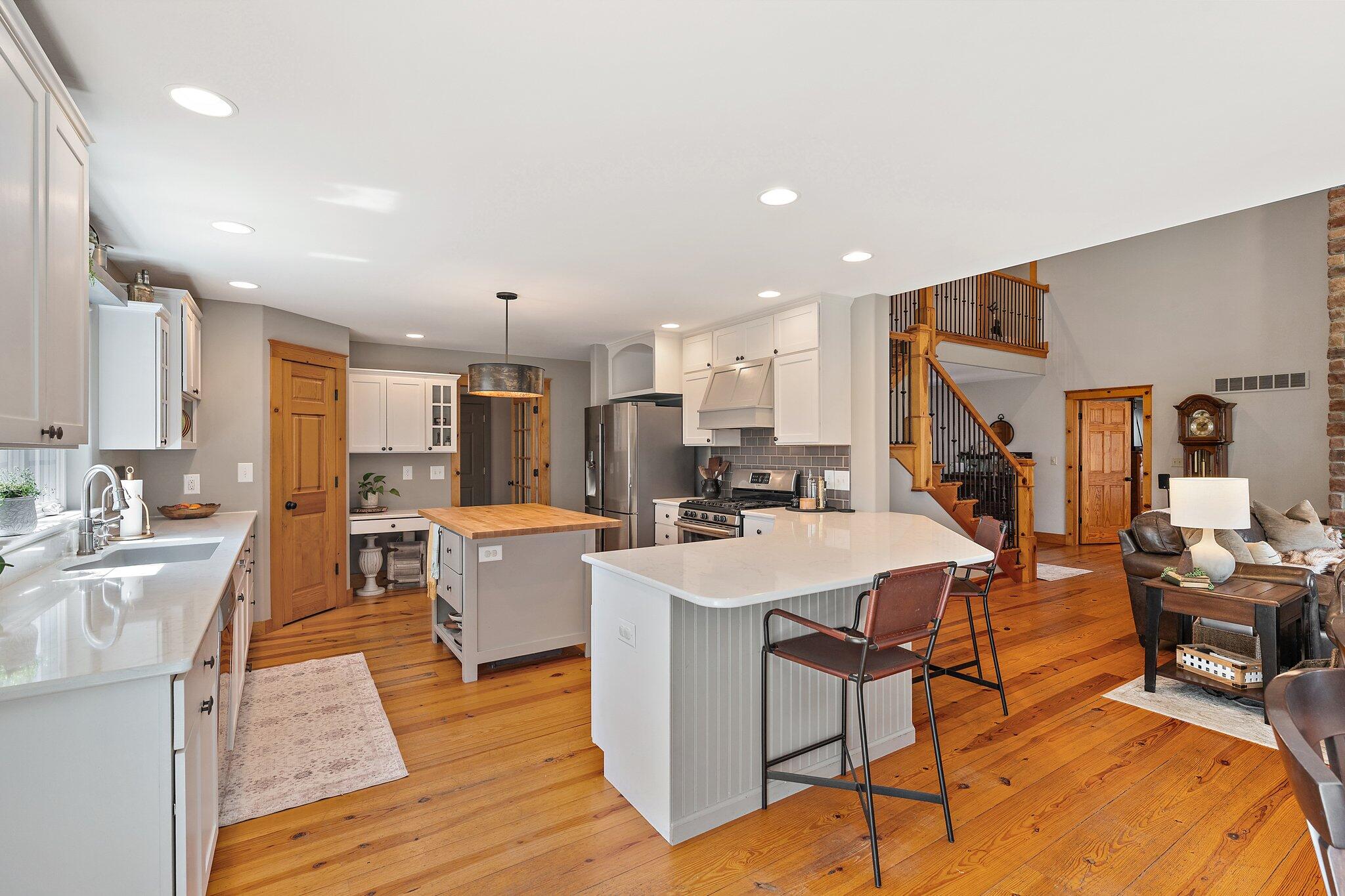 Valparaiso, Indiana 46383, United States, 5 Bedrooms Bedrooms, ,3 BathroomsBathrooms,Residential,Pending,119985