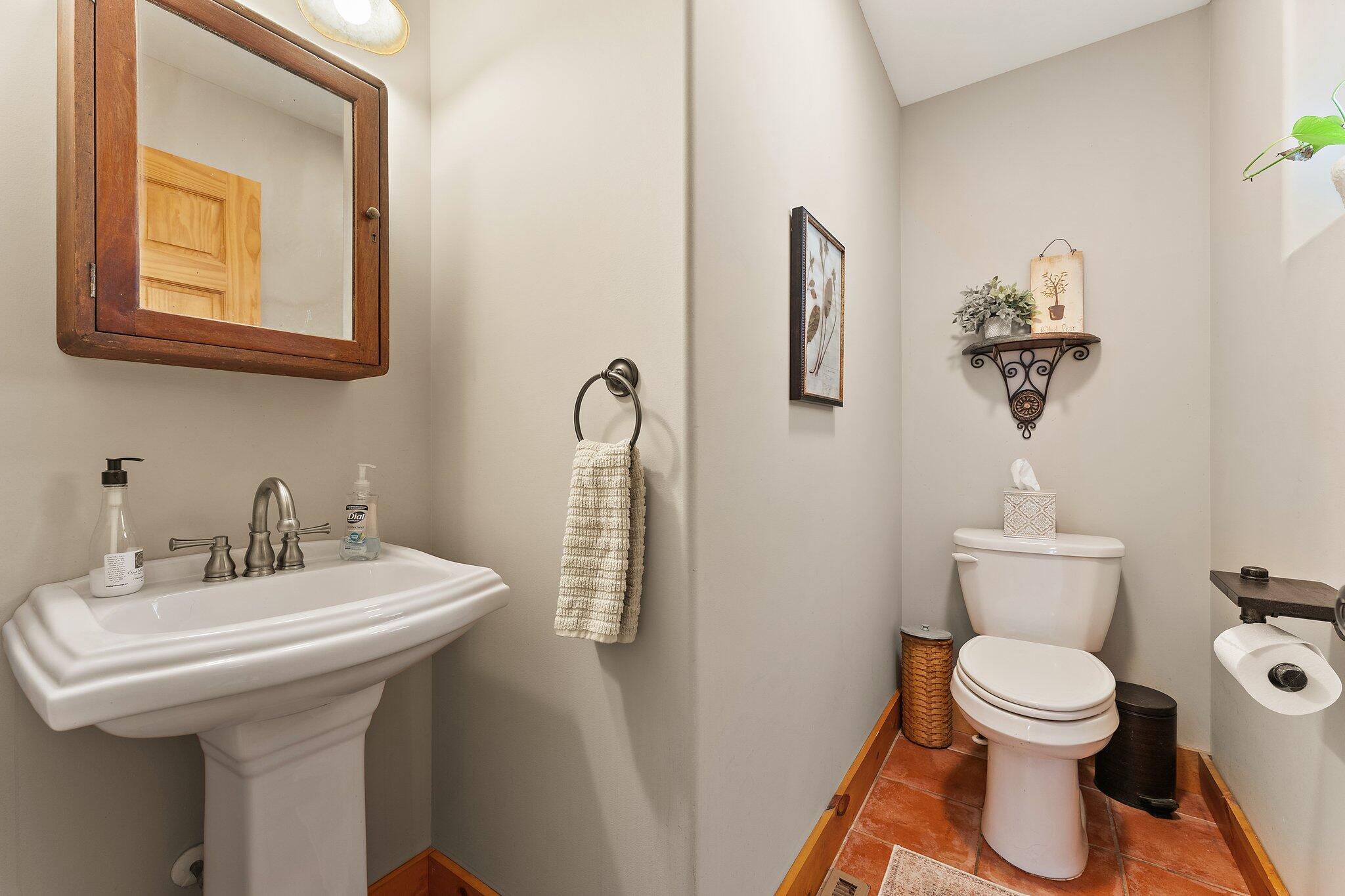 Valparaiso, Indiana 46383, United States, 5 Bedrooms Bedrooms, ,3 BathroomsBathrooms,Residential,Pending,119985