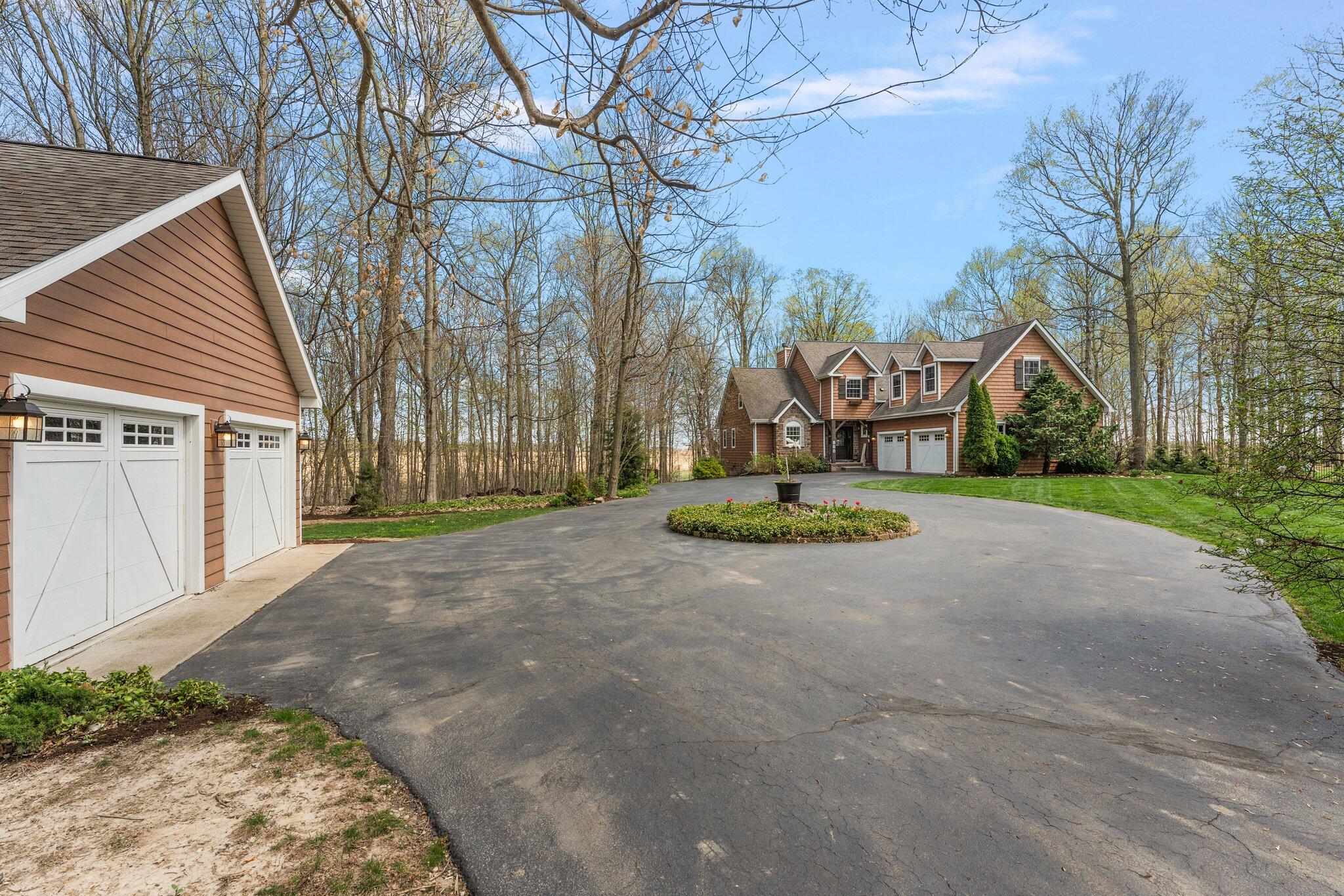 Valparaiso, Indiana 46383, United States, 5 Bedrooms Bedrooms, ,3 BathroomsBathrooms,Residential,Pending,119985