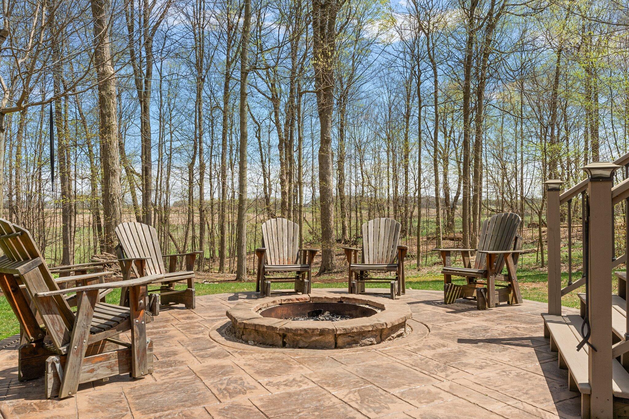 Valparaiso, Indiana 46383, United States, 5 Bedrooms Bedrooms, ,3 BathroomsBathrooms,Residential,Pending,119985