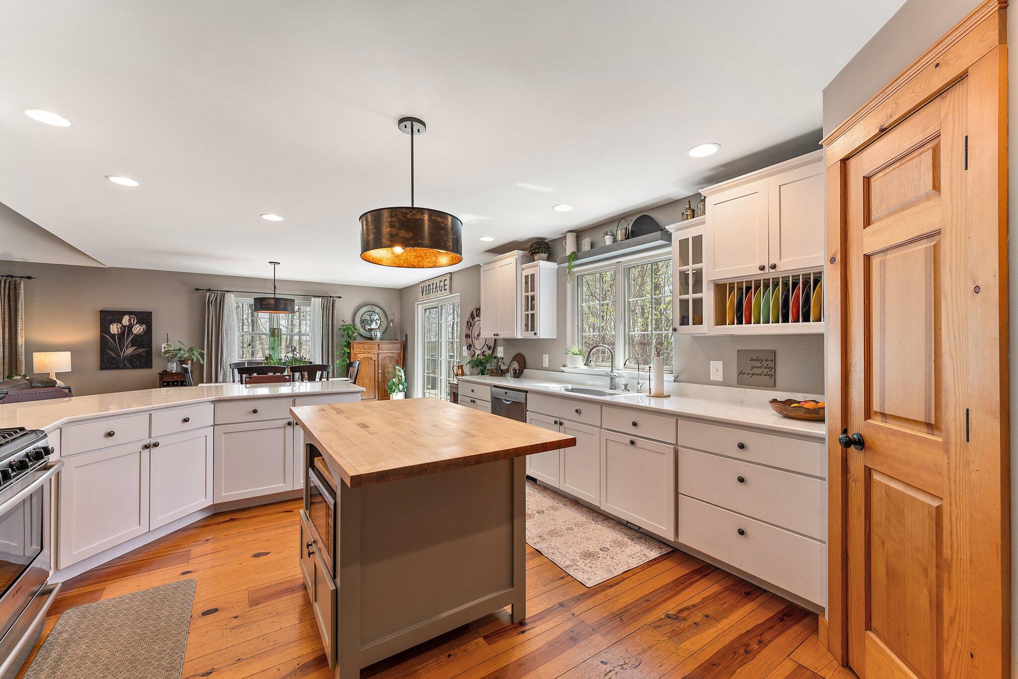 Valparaiso, Indiana 46383, United States, 5 Bedrooms Bedrooms, ,3 BathroomsBathrooms,Residential,Pending,119985