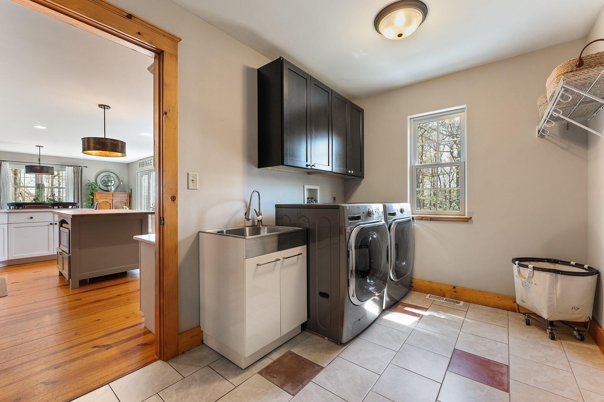 Valparaiso, Indiana 46383, United States, 5 Bedrooms Bedrooms, ,3 BathroomsBathrooms,Residential,Pending,119985