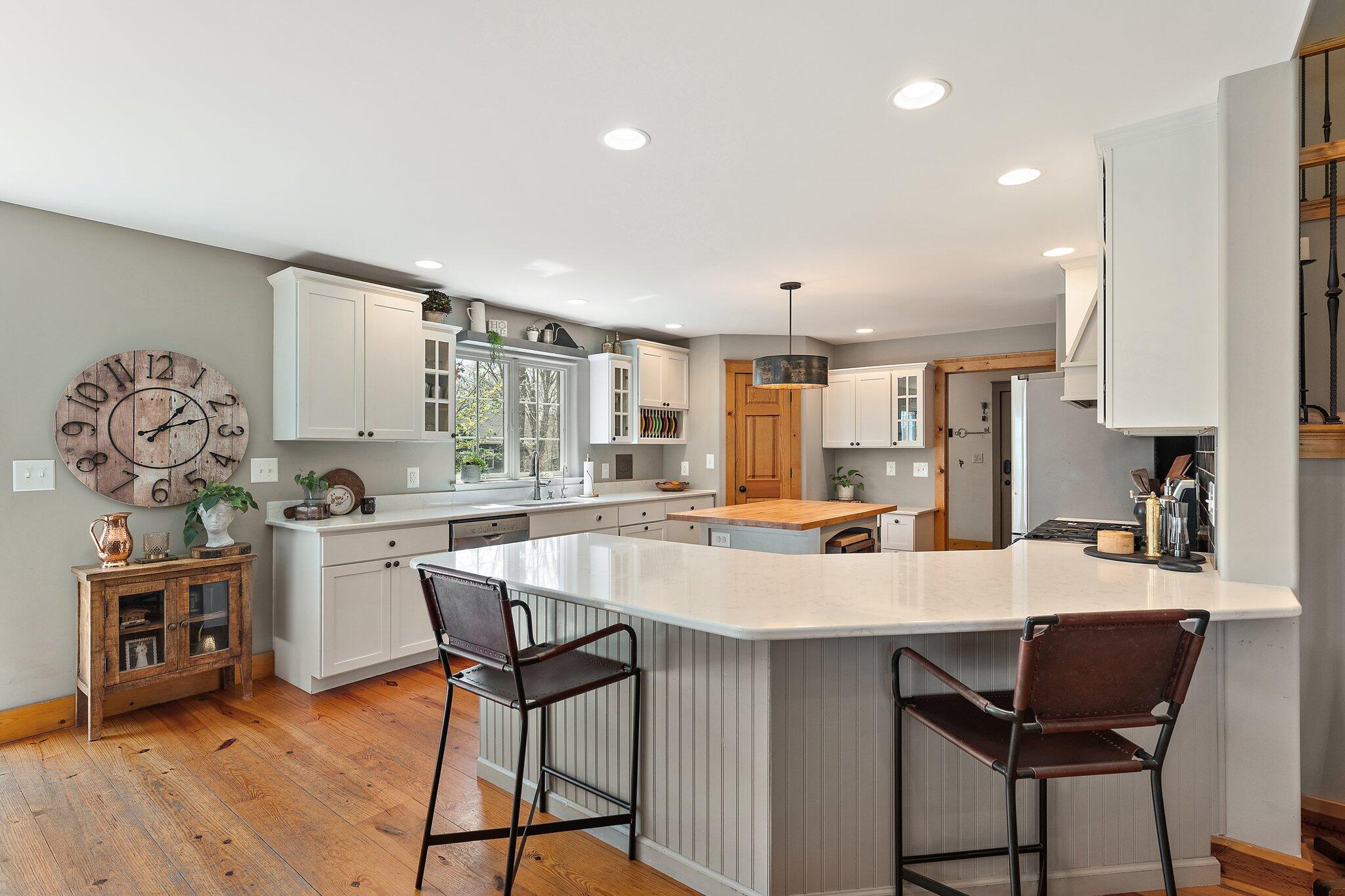 Valparaiso, Indiana 46383, United States, 5 Bedrooms Bedrooms, ,3 BathroomsBathrooms,Residential,Pending,119985