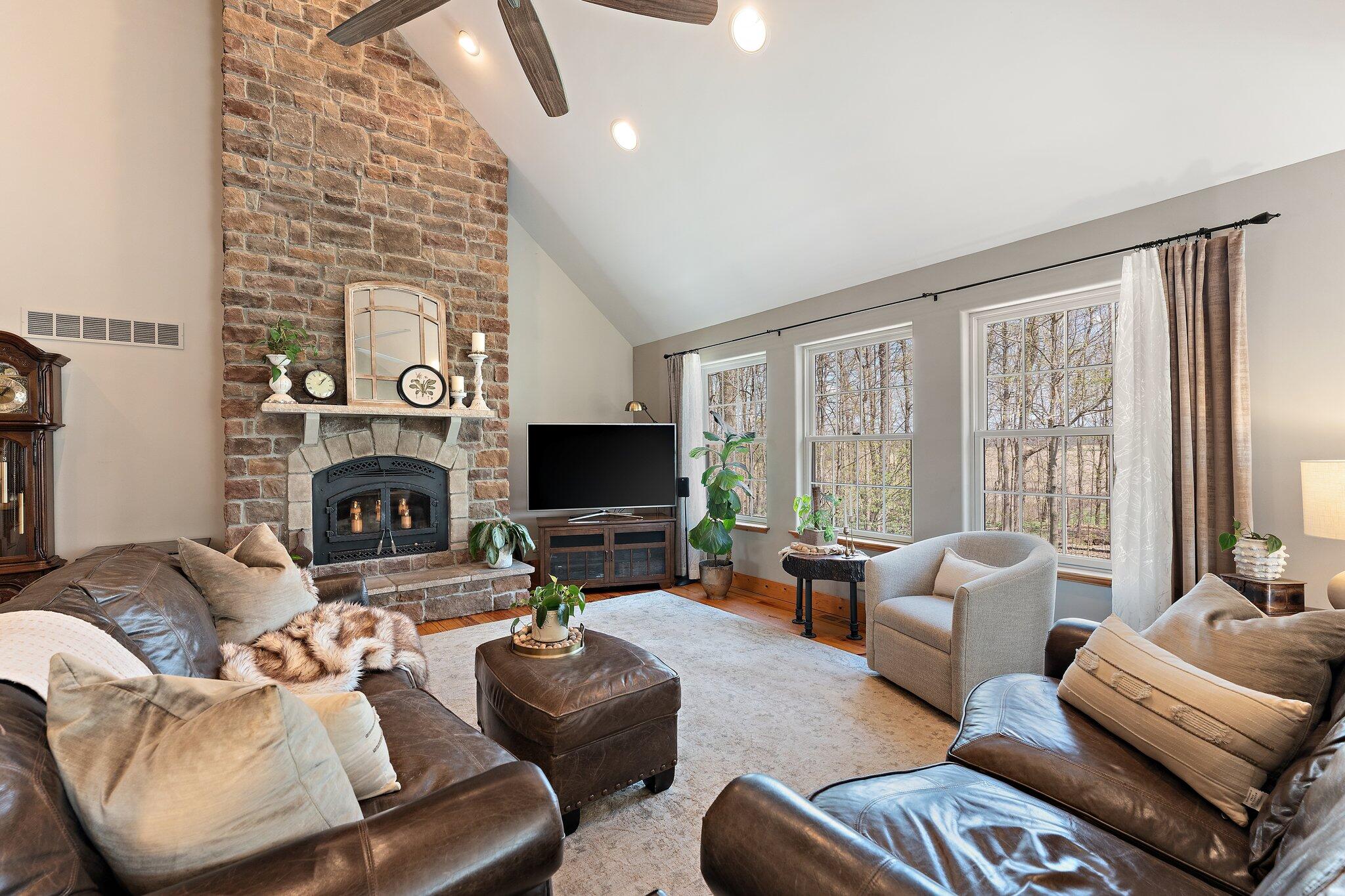 Valparaiso, Indiana 46383, United States, 5 Bedrooms Bedrooms, ,3 BathroomsBathrooms,Residential,Pending,119985