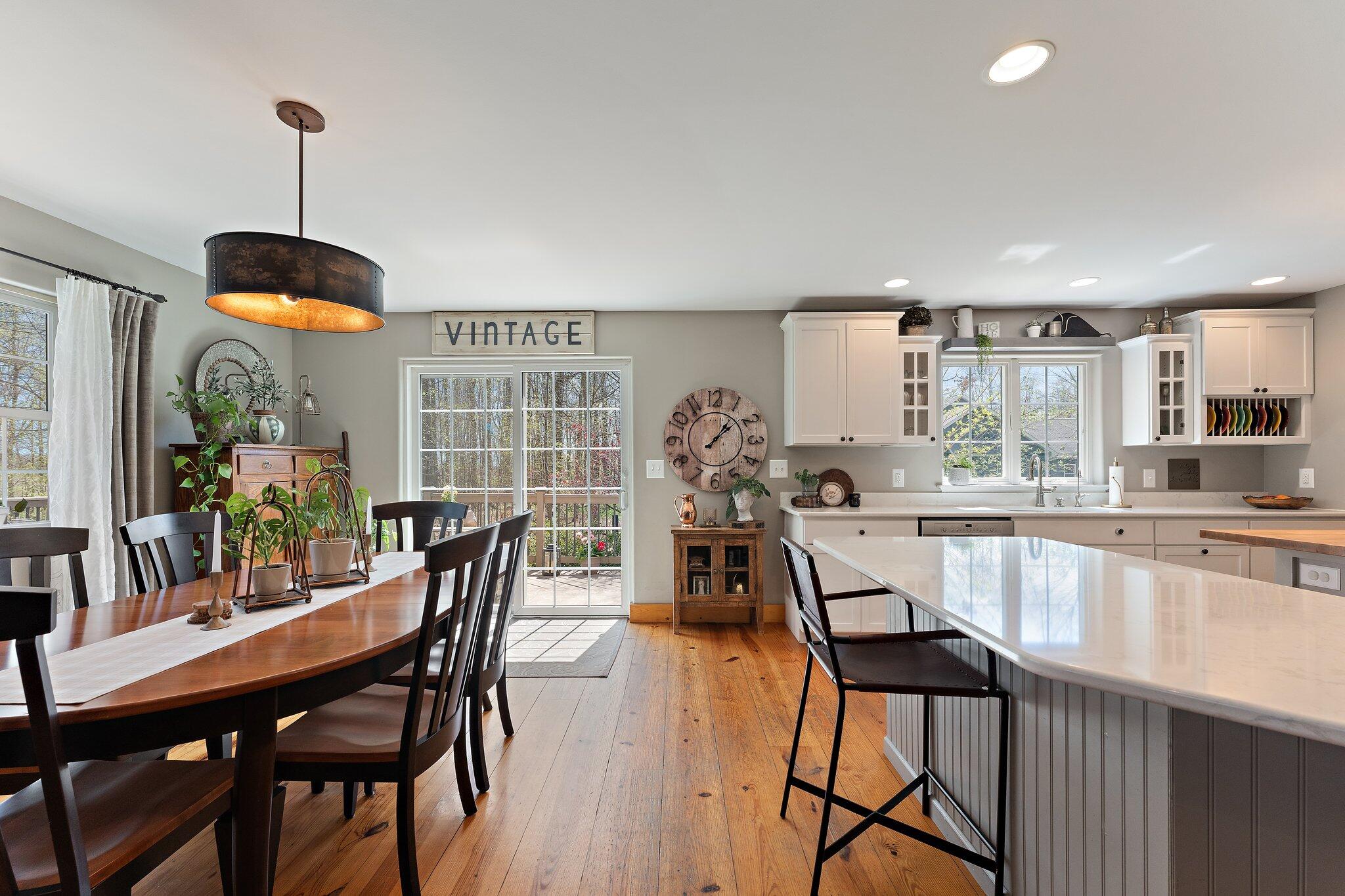 Valparaiso, Indiana 46383, United States, 5 Bedrooms Bedrooms, ,3 BathroomsBathrooms,Residential,Pending,119985