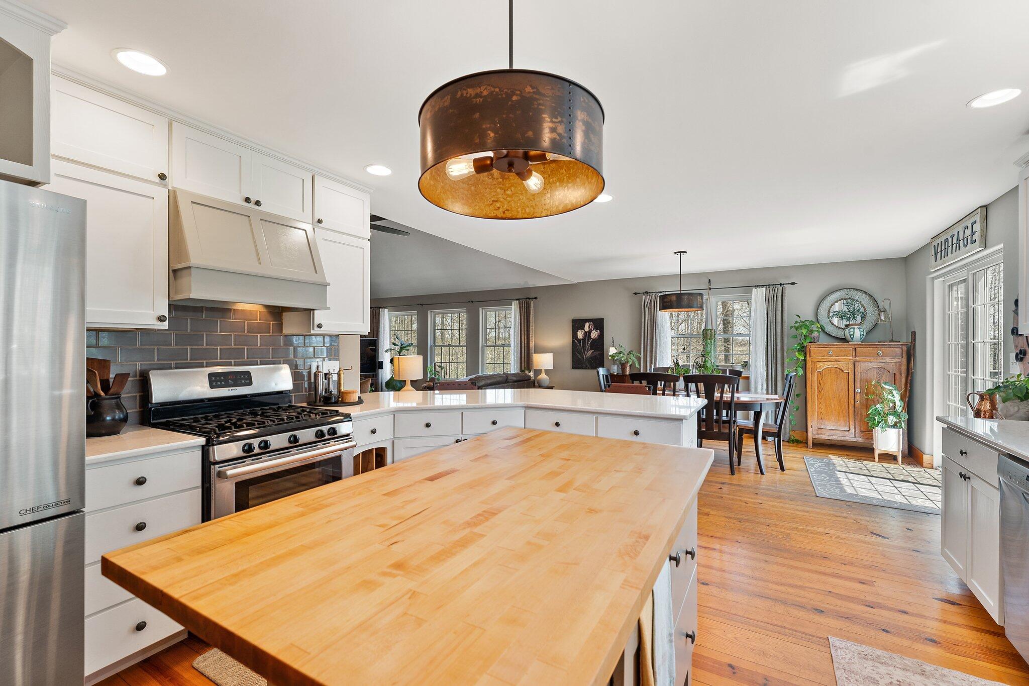 Valparaiso, Indiana 46383, United States, 5 Bedrooms Bedrooms, ,3 BathroomsBathrooms,Residential,Pending,119985