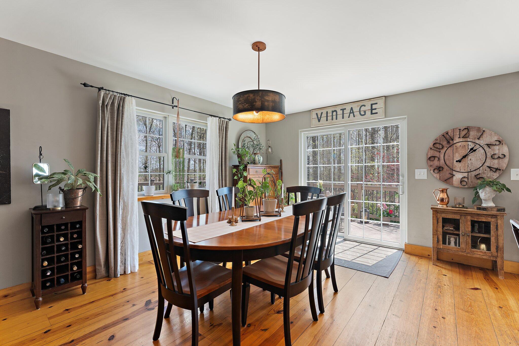 Valparaiso, Indiana 46383, United States, 5 Bedrooms Bedrooms, ,3 BathroomsBathrooms,Residential,Pending,119985