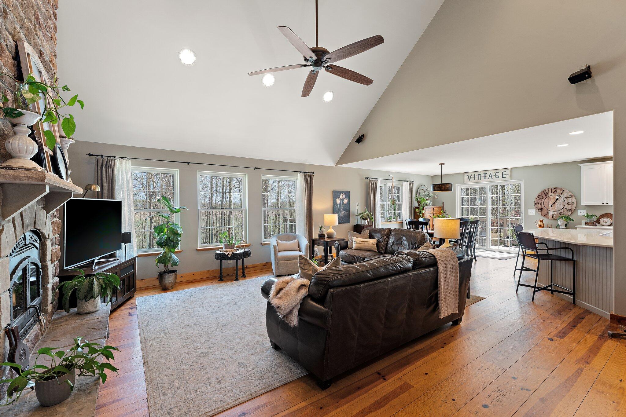 Valparaiso, Indiana 46383, United States, 5 Bedrooms Bedrooms, ,3 BathroomsBathrooms,Residential,Pending,119985