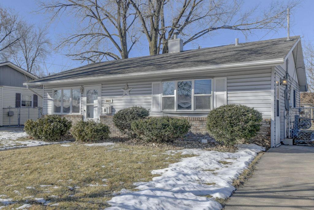Photo of 8022 Sycamore Avenue, Highland, IN 46322 (MLS # 833913)