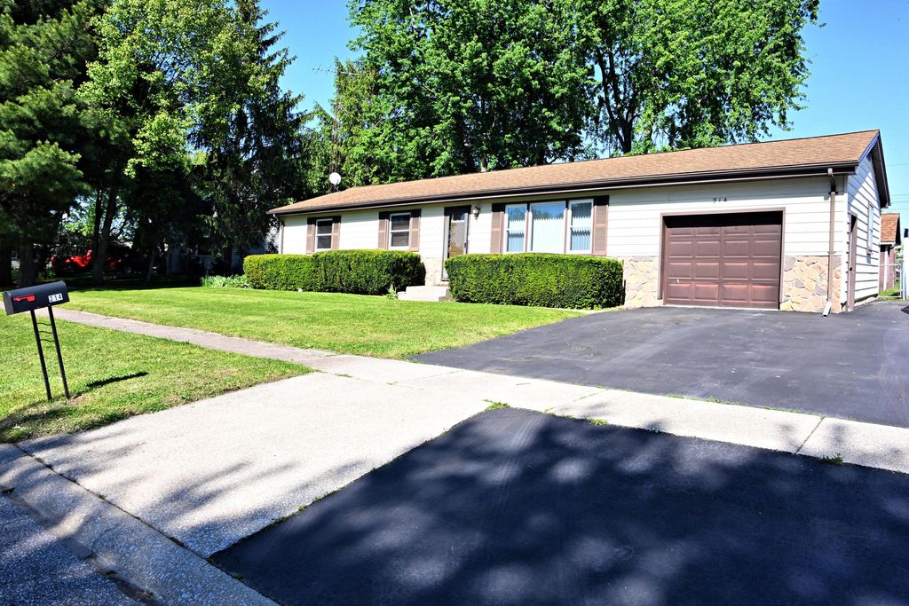 Photo of 214 E Jefferson Street, Westville, IN 46391 (MLS # 838681)