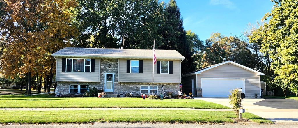 Photo of 1198 Csokasy Lane, Hobart, IN 46342 (MLS # 829927)