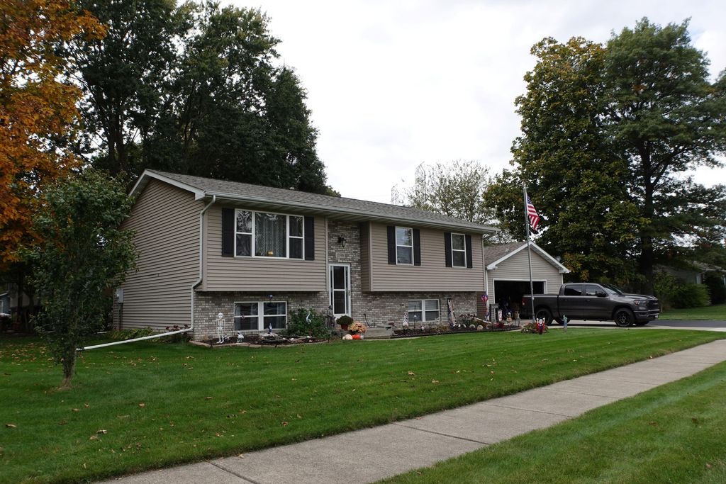 Photo of 1198 Csokasy Lane, Hobart, IN 46342 (MLS # 829927)