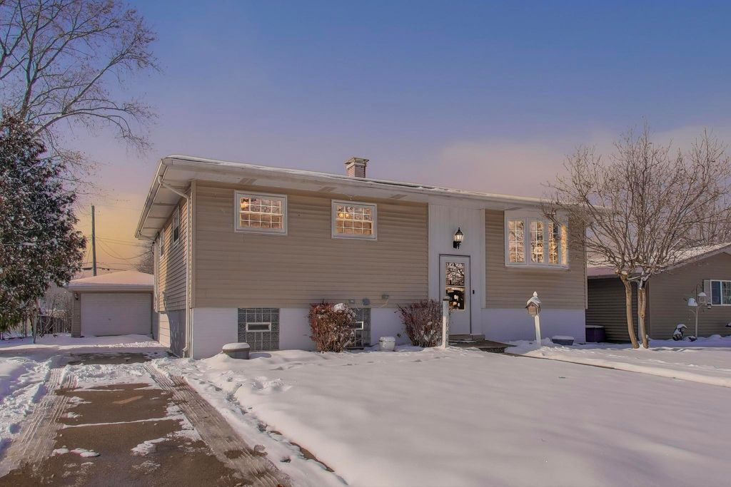 Photo of 1044 N Rensselaer Street, Griffith, IN 46319 (MLS # 831557)