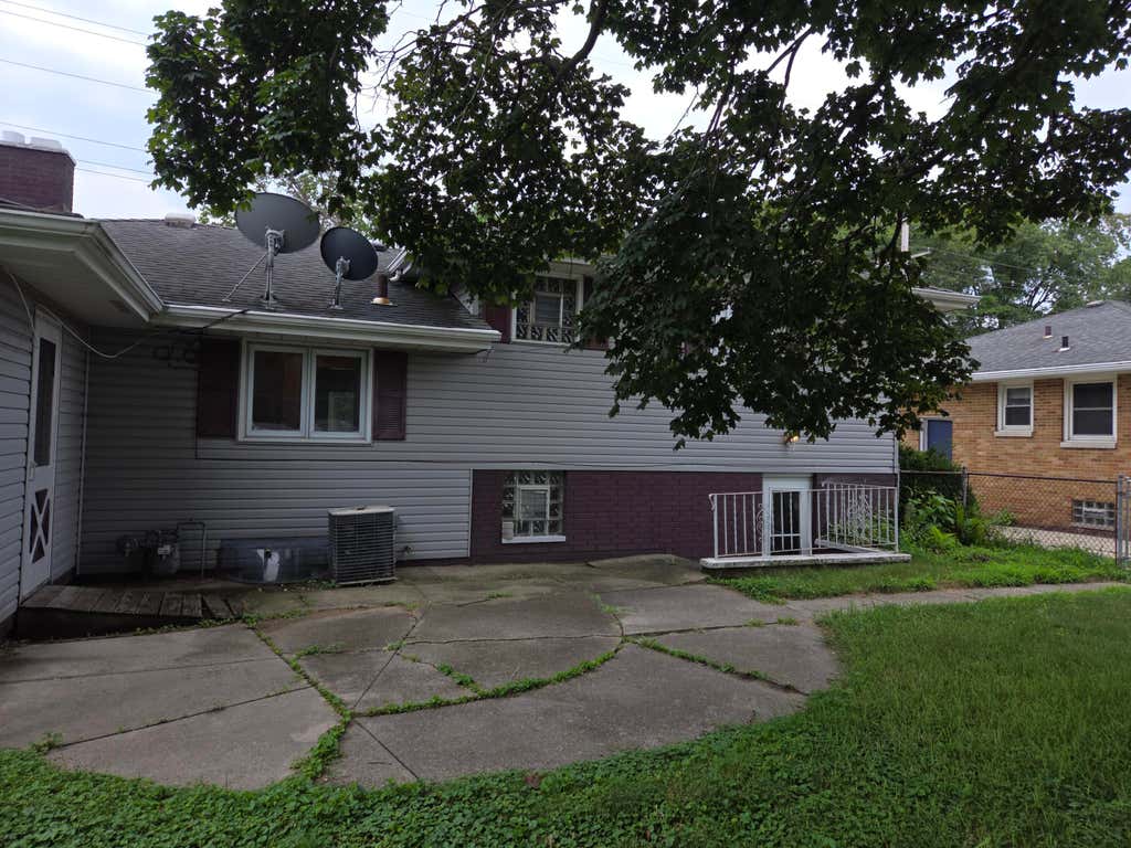 Photo of 2541 Lincoln Street, Highland, IN 46322 (MLS # 844127)